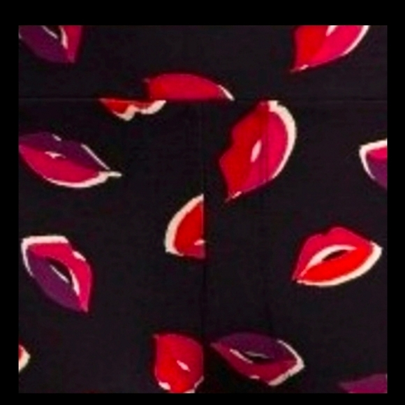 ❤NWT TORRID LEGGING LIPS PRINT - FULL LENGTH COMFORT WAIST - PLUS SIZE - Picture 8 of 8